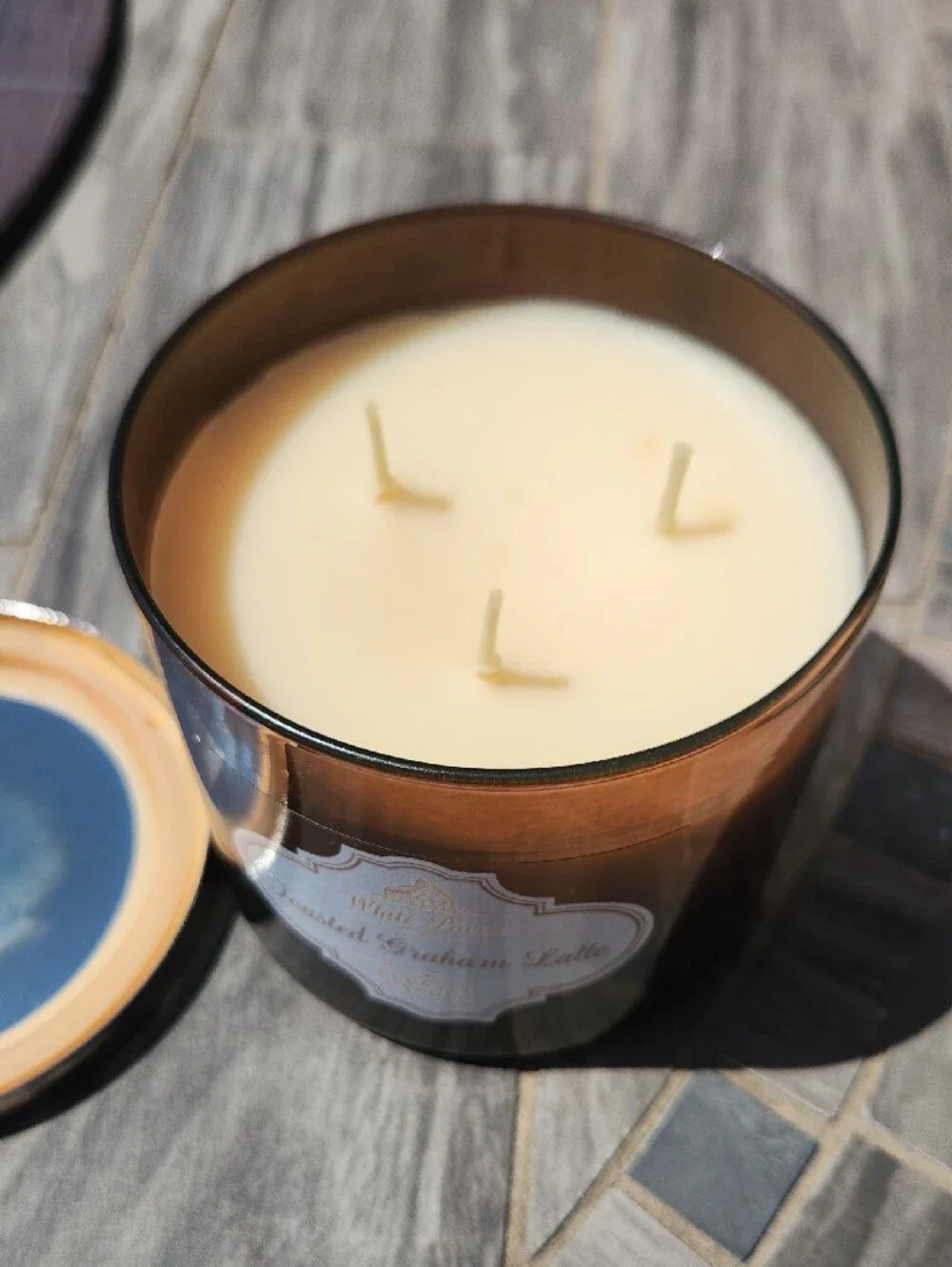 Bath And Body Works White Barn Toasted Graham Latte Candle with Silver Lid - Picture 4 of 6